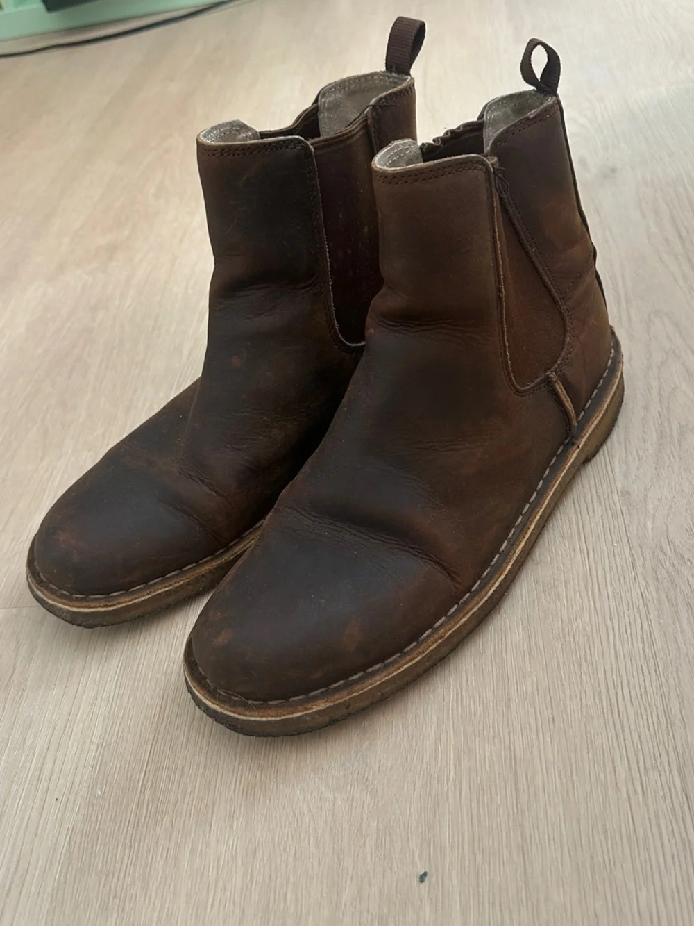 Clarks Brown Leather Chelsea Boots - Classic Pull-On Style- Clarks
